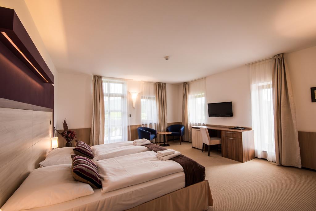 Hotel Golf Resort Olomouc Dolany Kültér fotó